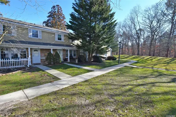 3F Independence #3F,  Ridge,  NY 11961