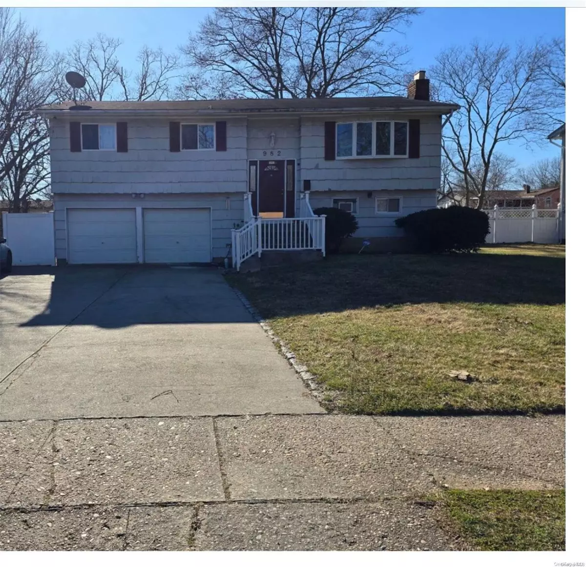 Brentwood, NY 11717,982 Commack RD