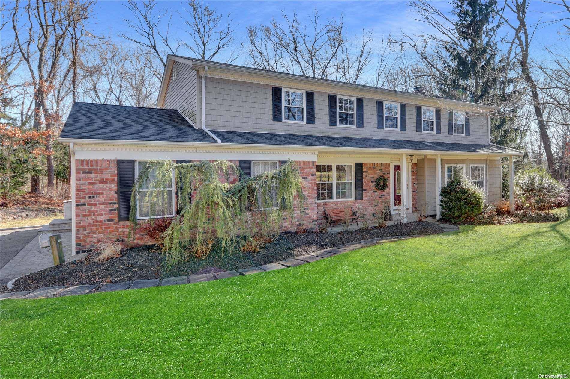 6 Trent CT, Smithtown, NY 11787