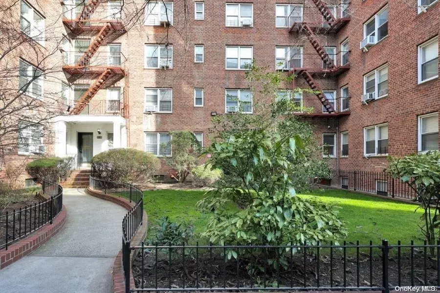 34-49 81st ST #5Y, Jackson Heights, NY 11372