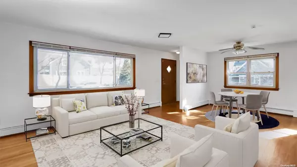 8 King RD, Bayville, NY 11709