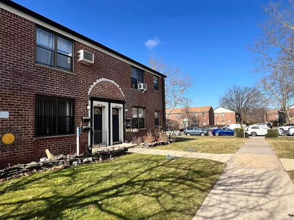 196-20 69th AVE #1st Fl, Fresh Meadows, NY 11365