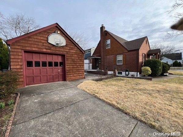West Hempstead, NY 11552,853 Arthur ST