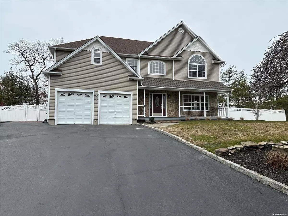 Smithtown, NY 11787,1 Crystal