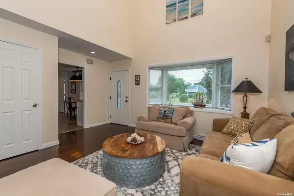 Hampton Bays, NY 11946,5 Hyler DR
