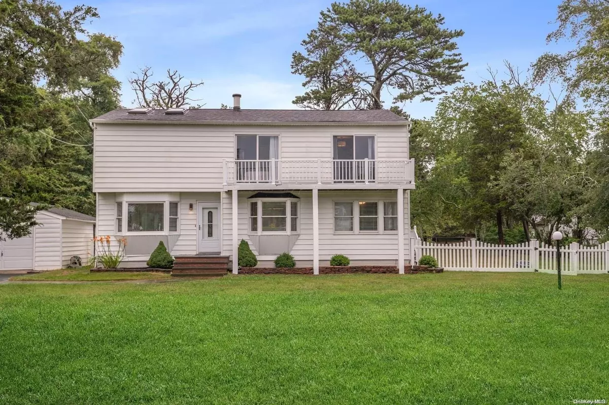 Hampton Bays, NY 11946,5 Hyler DR