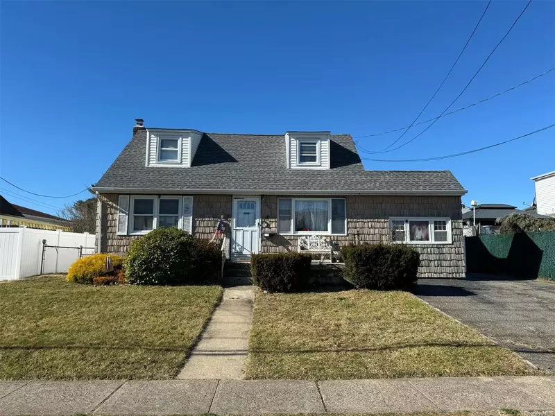 937 N Central AVE, Massapequa, NY 11758