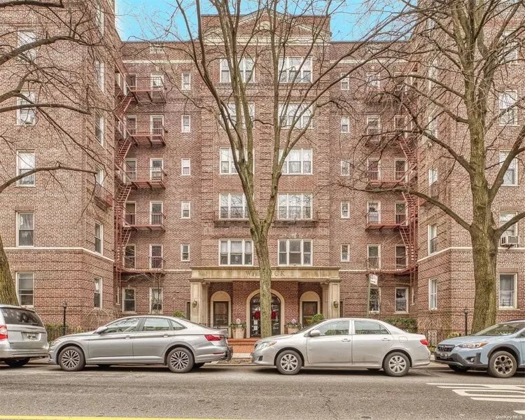 76-12 35th AVE #2F, Jackson Heights, NY 11372