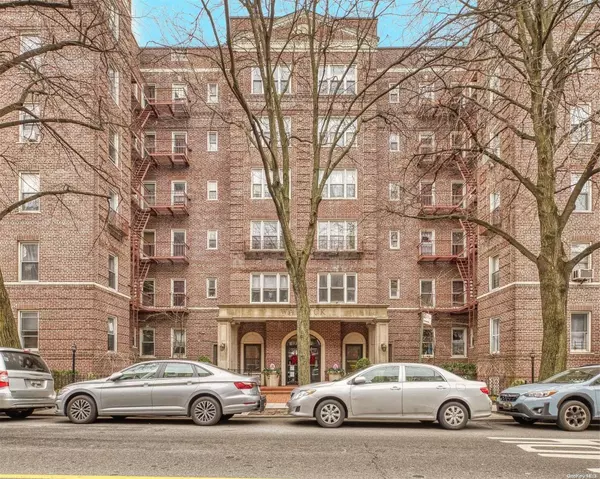 76-12 35th AVE #2F,  Jackson Heights,  NY 11372