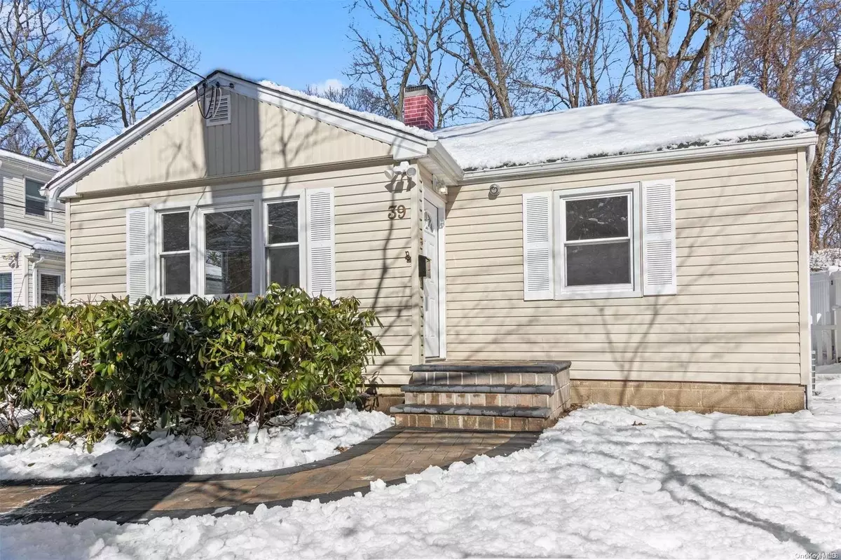 South Huntington, NY 11746,39 Deepdale DR