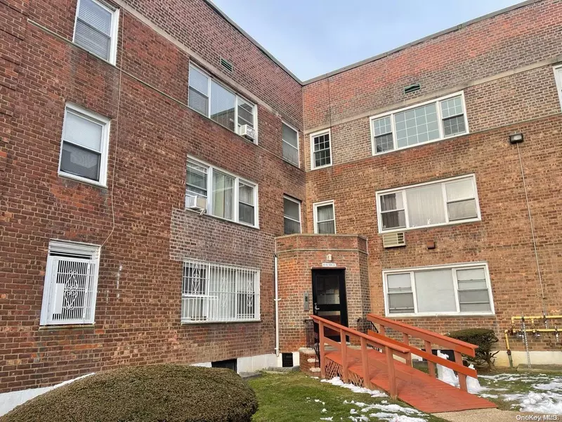 69-09 138 ST #3C, Flushing, NY 11375