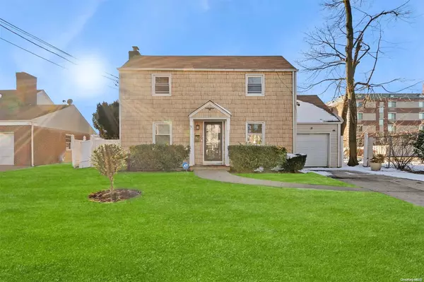 31 Clarendon RD, Hempstead, NY 11550