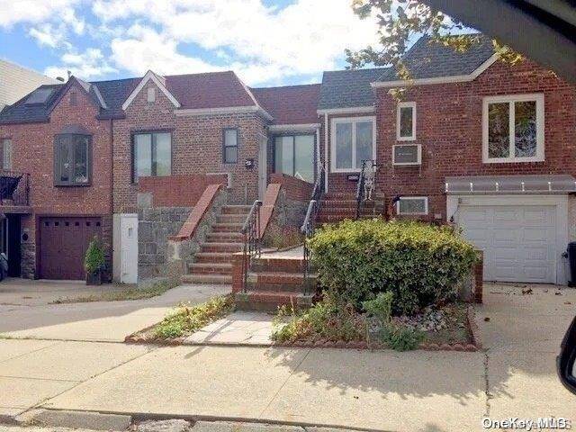 Maspeth, NY 11378,68-12 60th RD