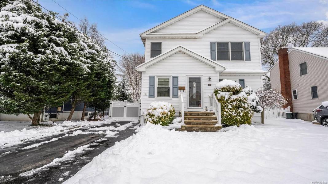 27 Croydon DR, Bellmore, NY 11710