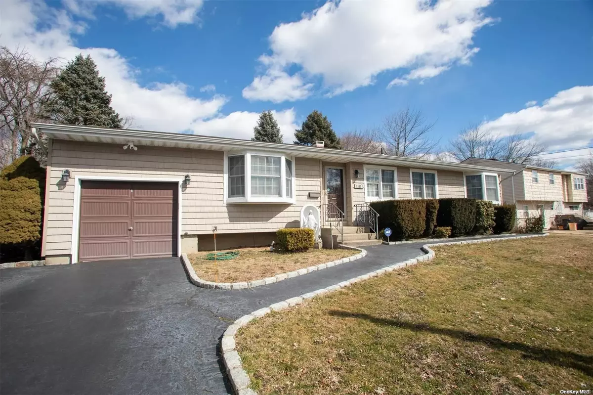 Brentwood, NY 11717,1035 Candlewood RD