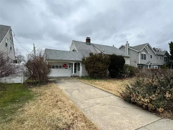 Levittown, NY 11756,34 Tanager LN