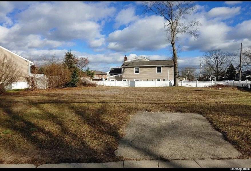 3051 Grand AVE, Baldwin, NY 11510