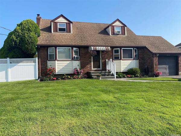 61 Scott AVE, North Babylon, NY 11703