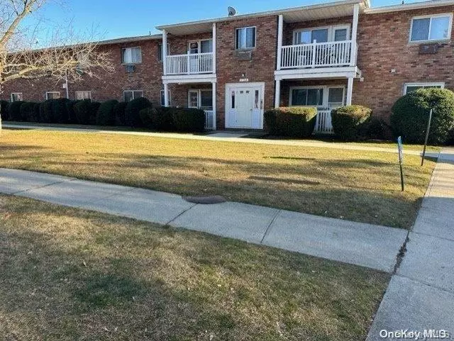 57-1E Adams RD #1E, Central Islip, NY 11722