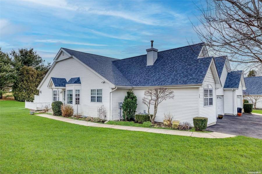 70 Rolling Meadow LN #70, Riverhead, NY 11901