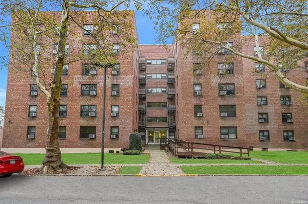 Oakland Gardens, NY 11364,212-03 75th AVE #2C