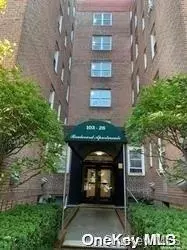 Forest Hills, NY 11375,103-26 68 Ave #2d