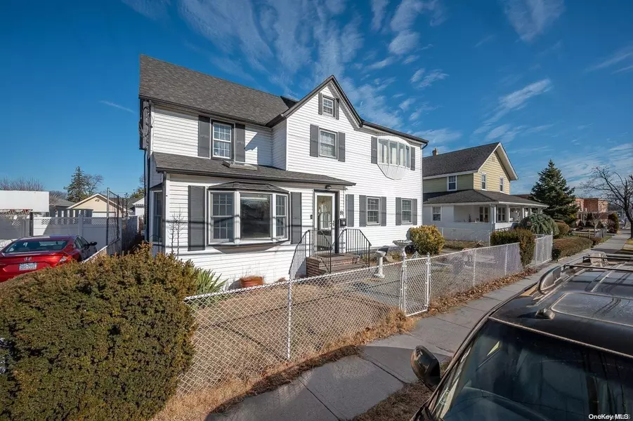 81 Merle AVE, Oceanside, NY 11572