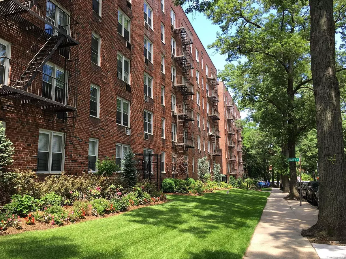 Douglaston, NY 11363,43-60 Douglaston Pkwy #505