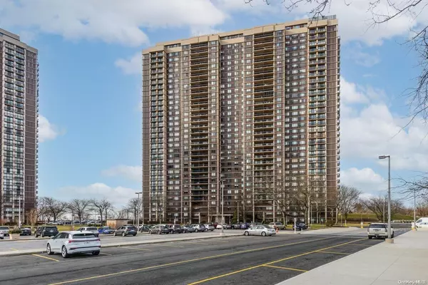 269-10 Grand Central Pkwy #Apt 6W, Floral Park, NY 11005