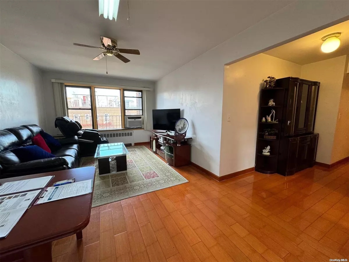 Flushing, NY 11355,143-36 Barclay AVE #6A