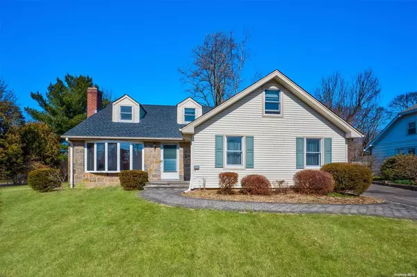 45 Fenwick ST, Greenlawn, NY 11740
