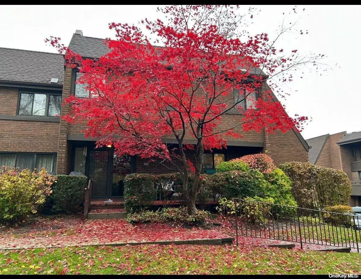 Roslyn, NY 11576,60 Chestnut HL #135