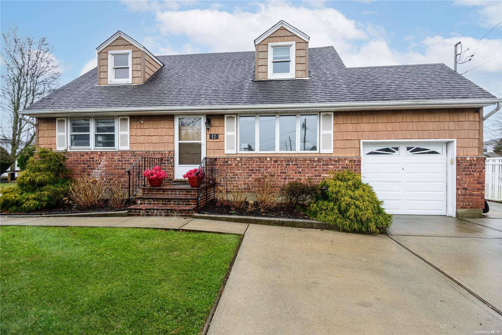 12 Prince ST, Hicksville, NY 11801