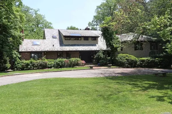 3 Lighthouse RD, Great Neck, NY 11024