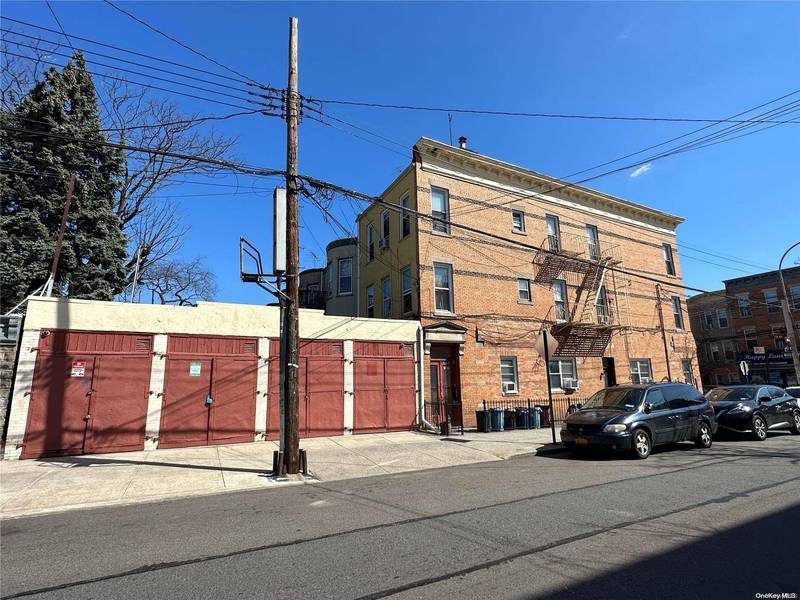 69-15 60 LN, Ridgewood, NY 11385