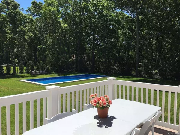 East Quogue, NY 11942,7 The Registry