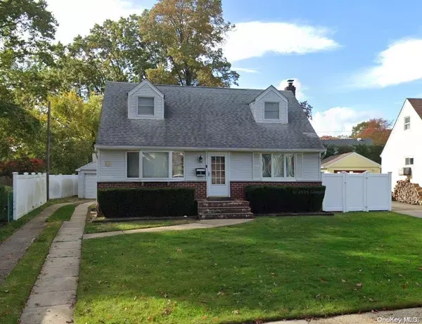 Westbury, NY 11590,3 Northcote CRES