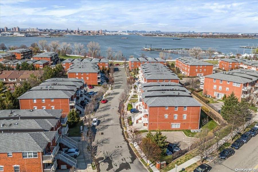 3-27 Endeavor PL #C, College Point, NY 11356