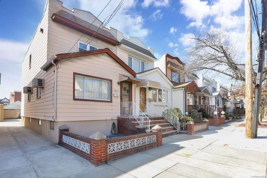 59-30 69th LN, Maspeth, NY 11378