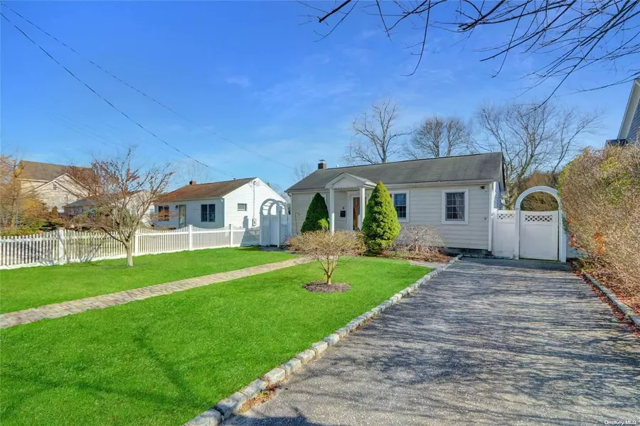 6 Rogers ST, Blue Point, NY 11715