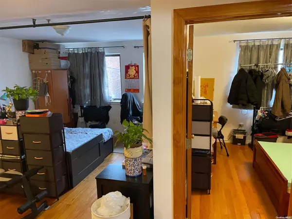 Corona, NY 11368,37-33 107th ST #2A