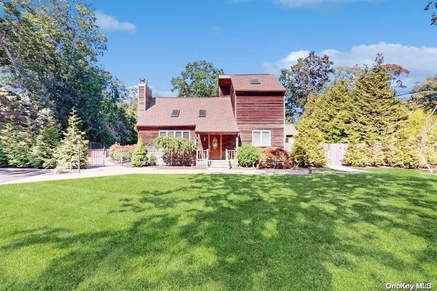 East Quogue, NY 11942,4 Pleasant LN