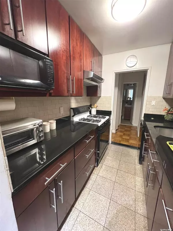 Flushing, NY 11354,142-05 Roosevelt AVE #214