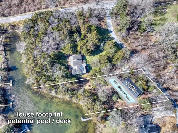 Southold, NY 11971,280 Lakeside DR