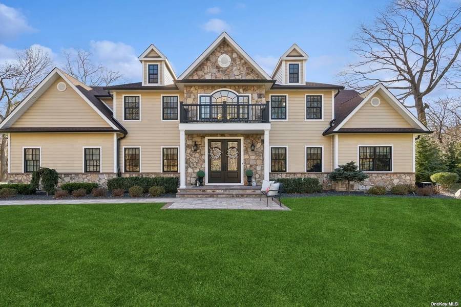 31 Branglebrink RD, Saint James, NY 11780