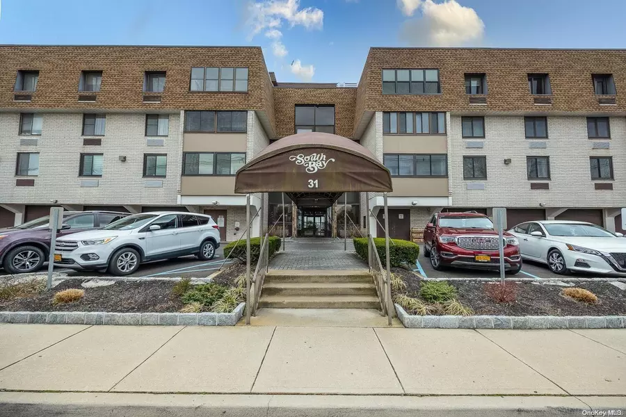 31 Casino ST #1C, Freeport, NY 11520