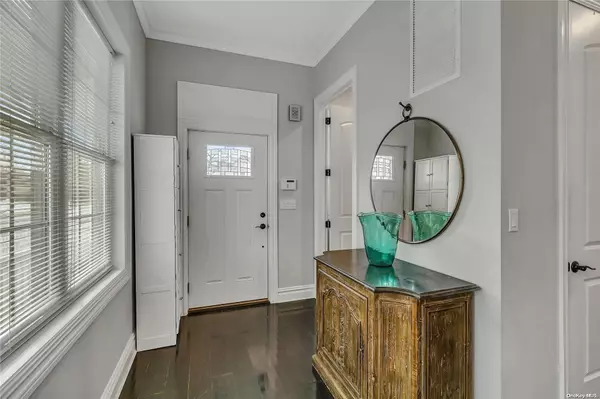 Glen Cove, NY 11542,2 Seaman RD