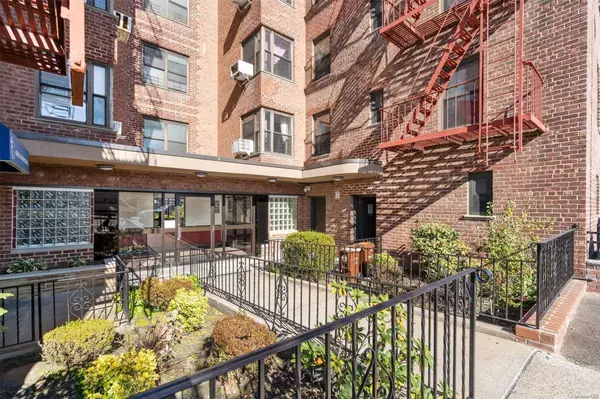 Jackson Heights, NY 11372,88-09 Northern Blvd #306