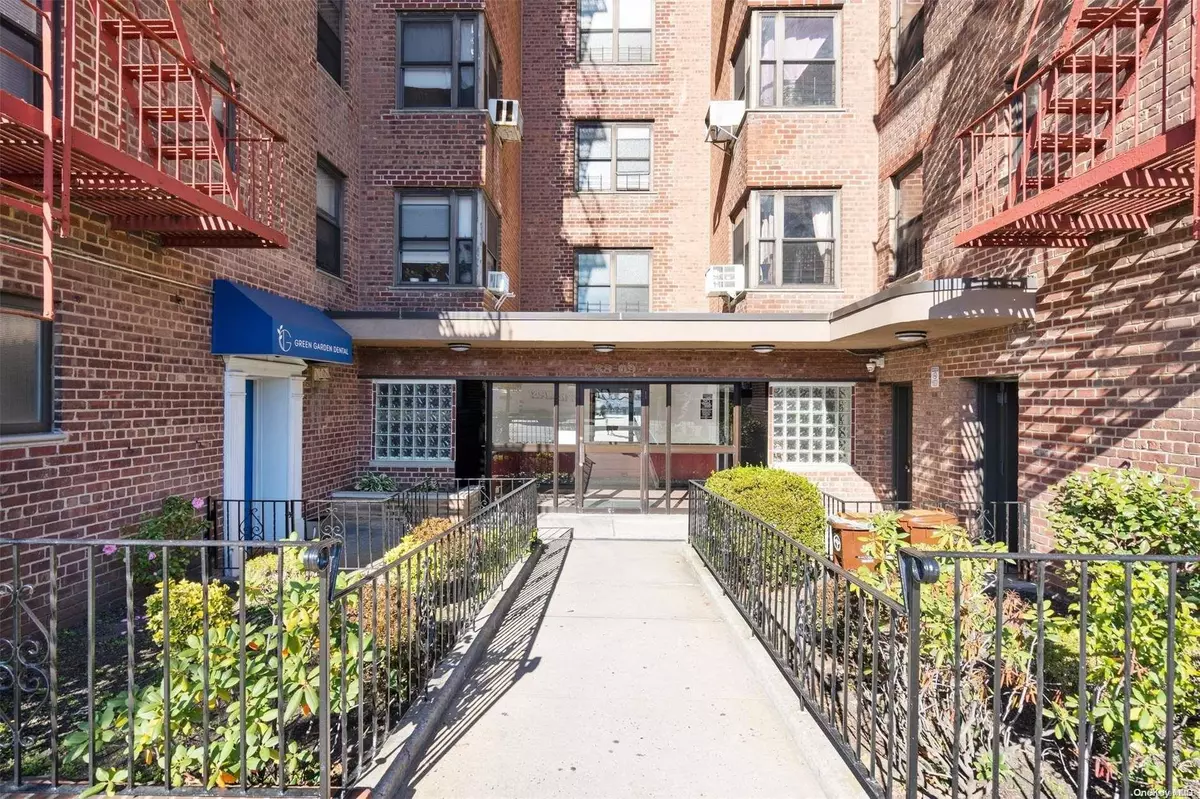 Jackson Heights, NY 11372,88-09 Northern Blvd #306