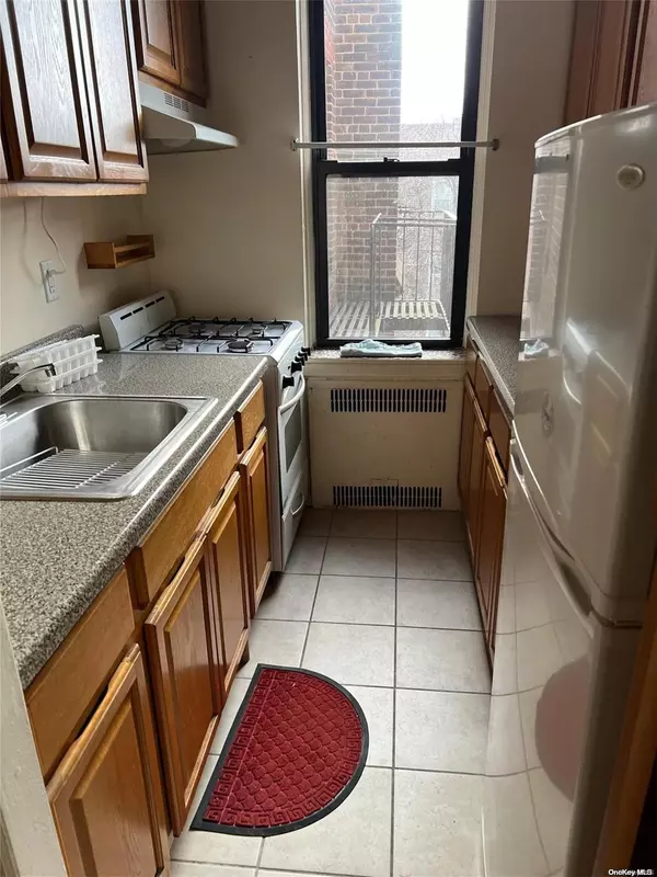 Jackson Heights, NY 11372,35-35 75th ST #601